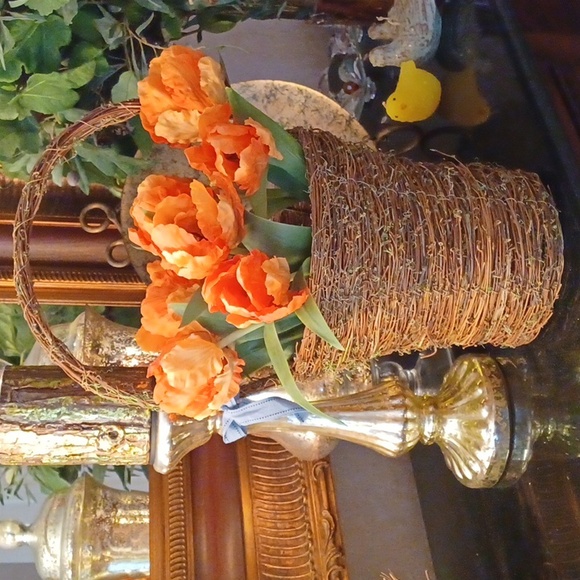 Pottery Barn (10) stems of tulips 🌷 - Picture 2 of 5